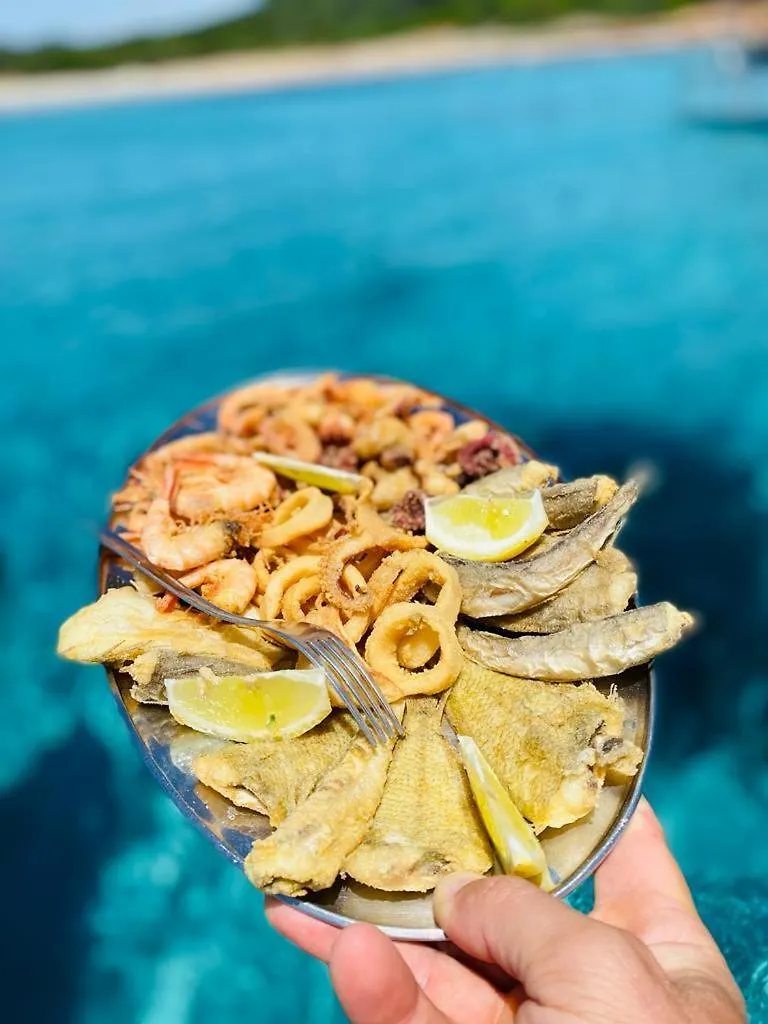Ittiturismo S.Croce Otel Teulada İtalya